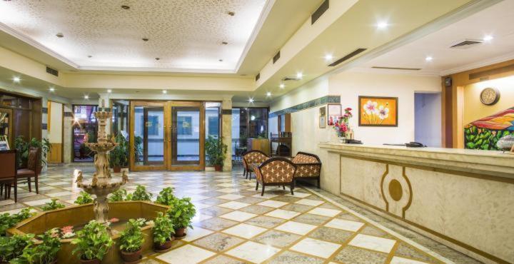 Grand Continental Hotel Prayagraj Ngoại thất bức ảnh