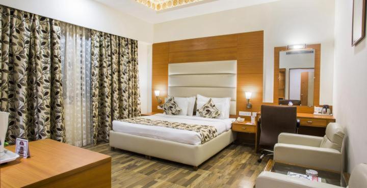 Grand Continental Hotel Prayagraj Ngoại thất bức ảnh