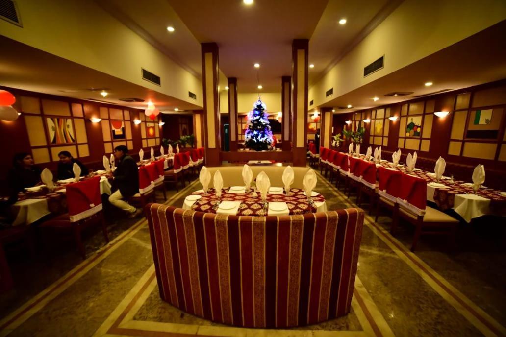 Grand Continental Hotel Prayagraj Ngoại thất bức ảnh