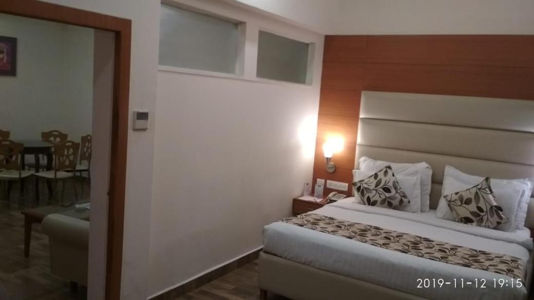 Grand Continental Hotel Prayagraj Ngoại thất bức ảnh