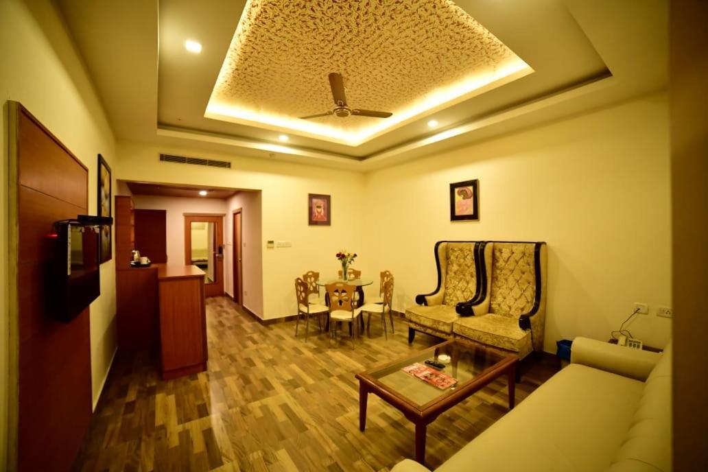 Grand Continental Hotel Prayagraj Ngoại thất bức ảnh