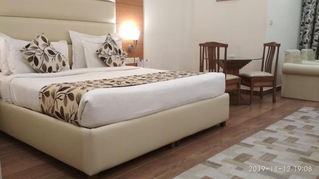 Grand Continental Hotel Prayagraj Ngoại thất bức ảnh