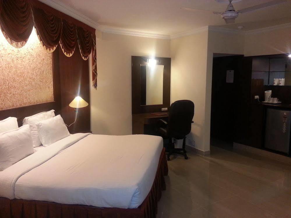 Grand Continental Hotel Prayagraj Ngoại thất bức ảnh